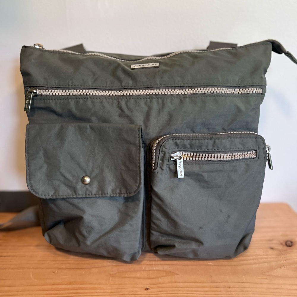 Baggallini Multi-Pocket Grey Travel Crossbody Purse